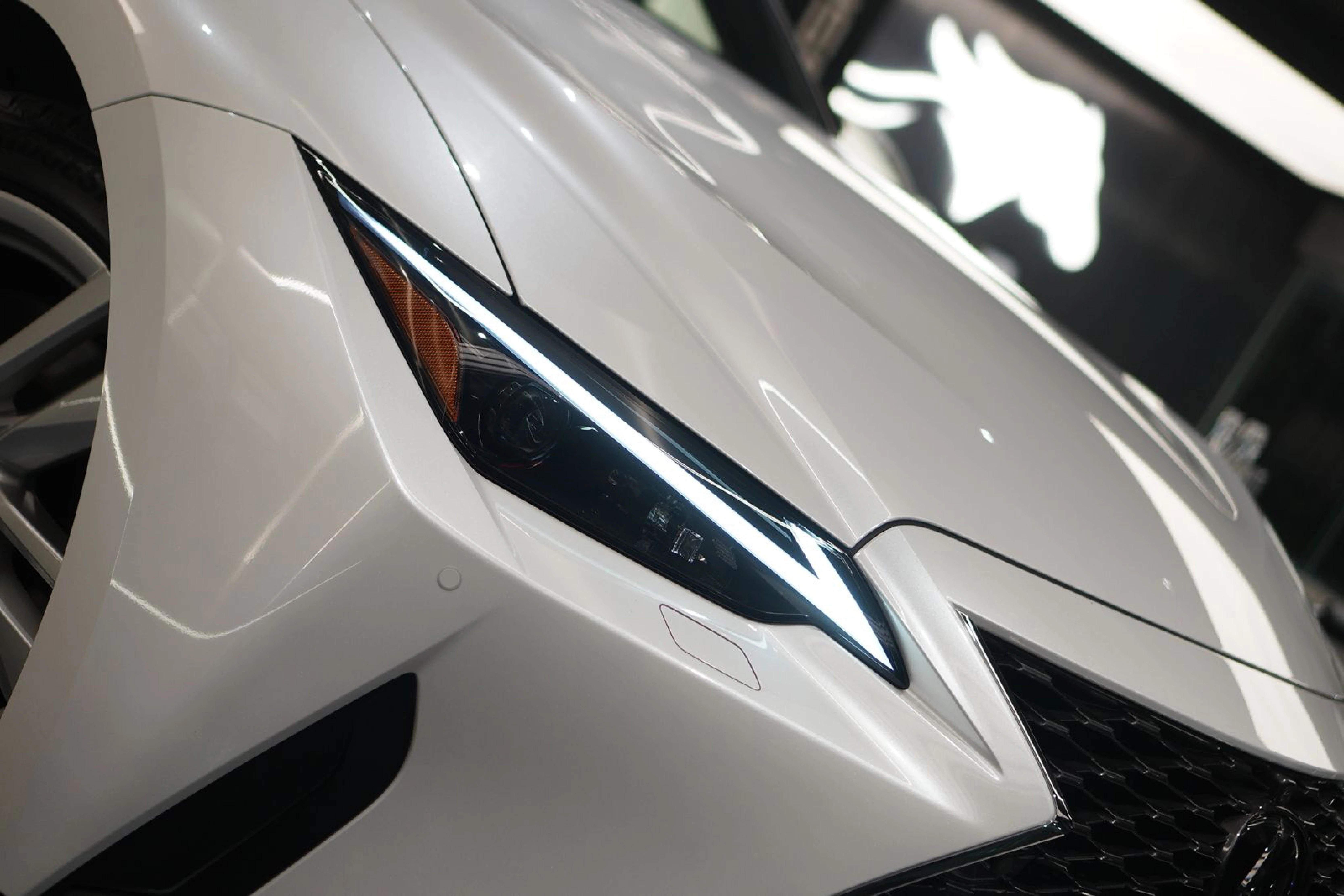 LEXUS IS 300H EXECUTIVE view 13