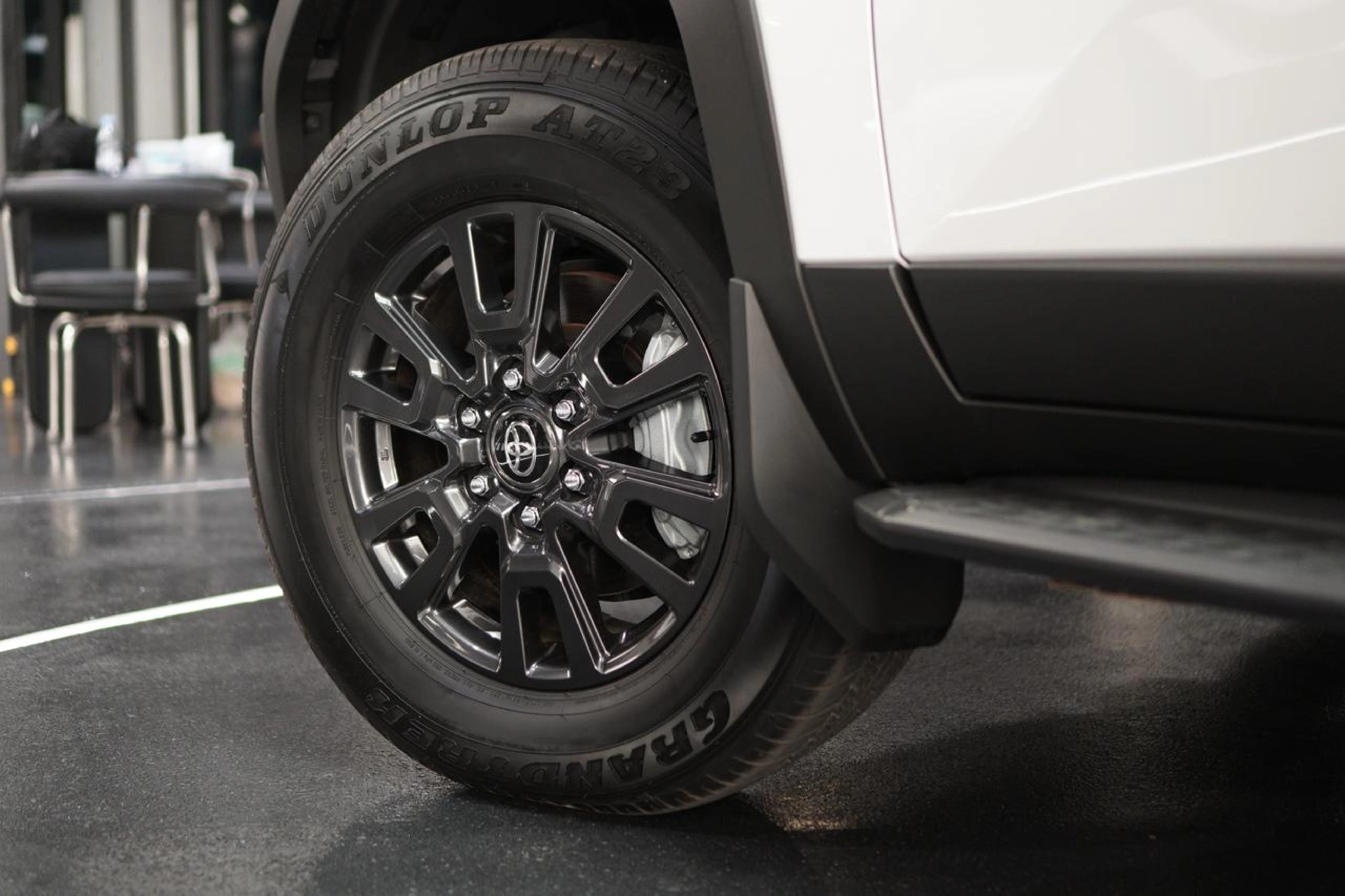 TOYOTA LAND CRUISER 250 VX view 8