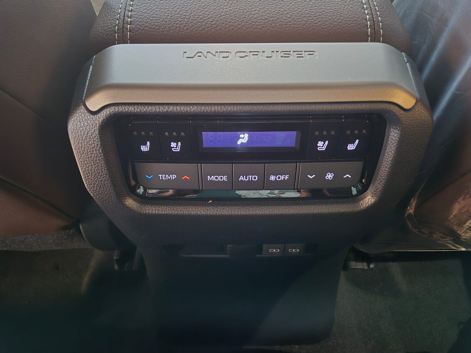 TOYOTA LAND CRUISER 250 ZX view 17