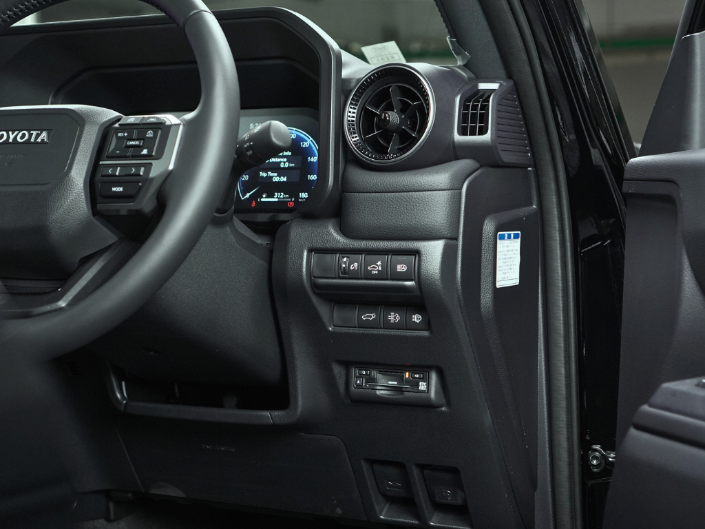 TOYOTA LAND CRUISER 250 VX view 9