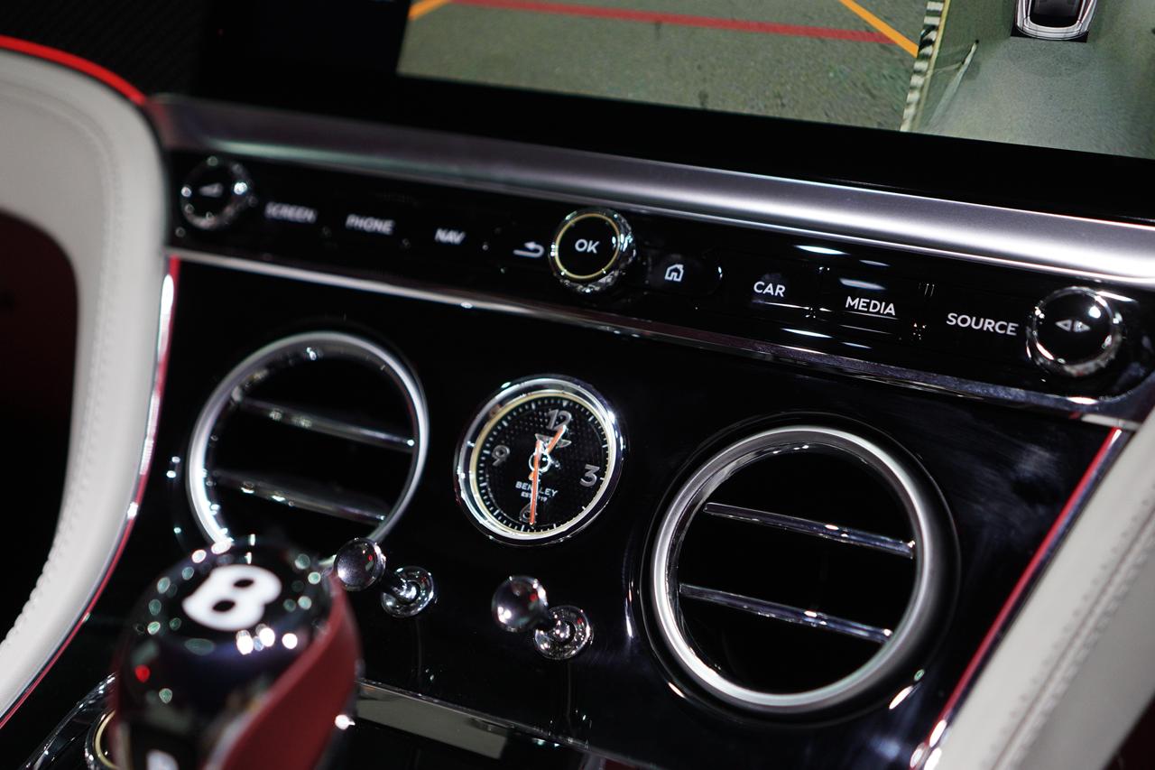 BENTLEY CONTINENTAL GT AZURE V8 view 13