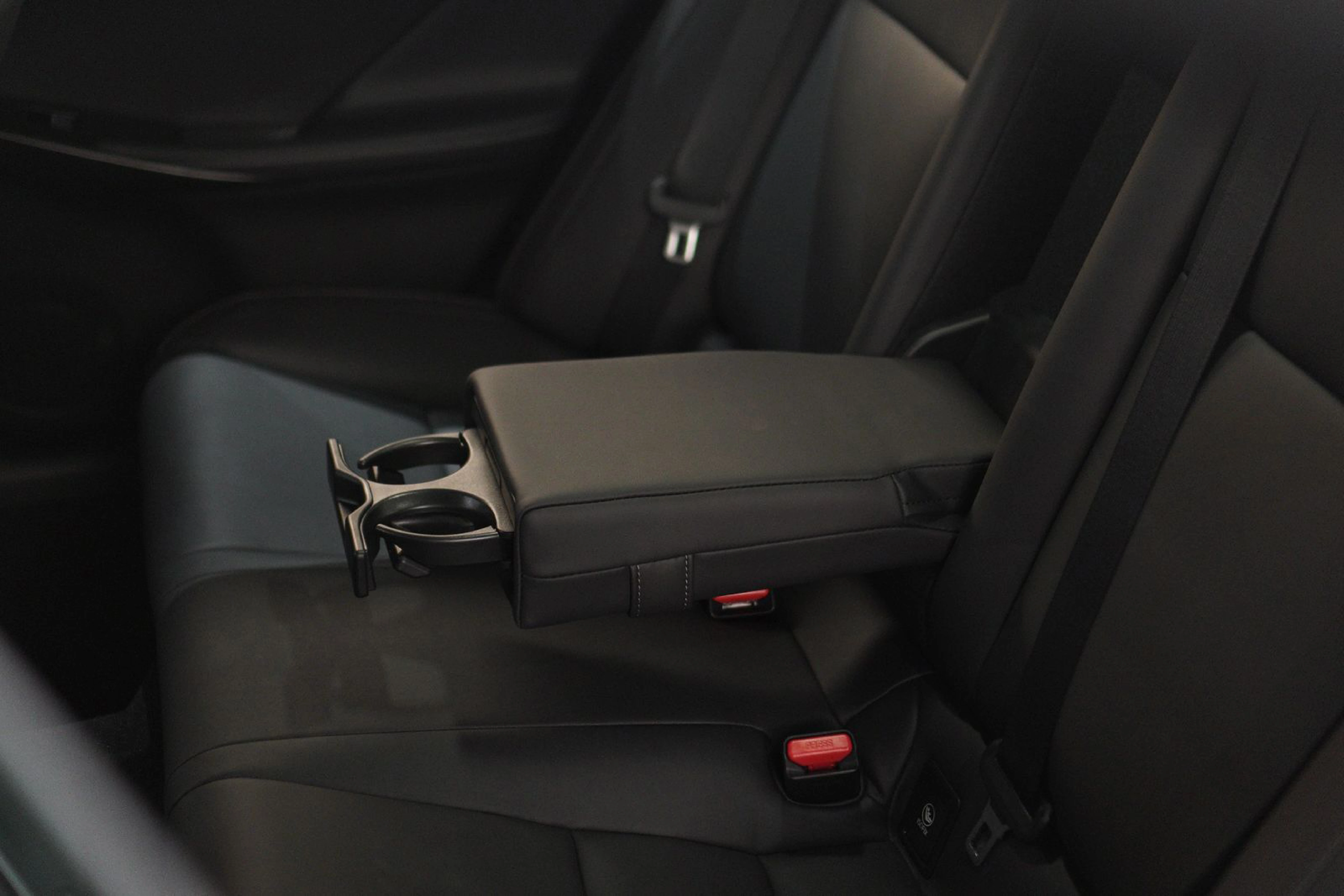 LEXUS IS 300H EXECUTIVE view 8