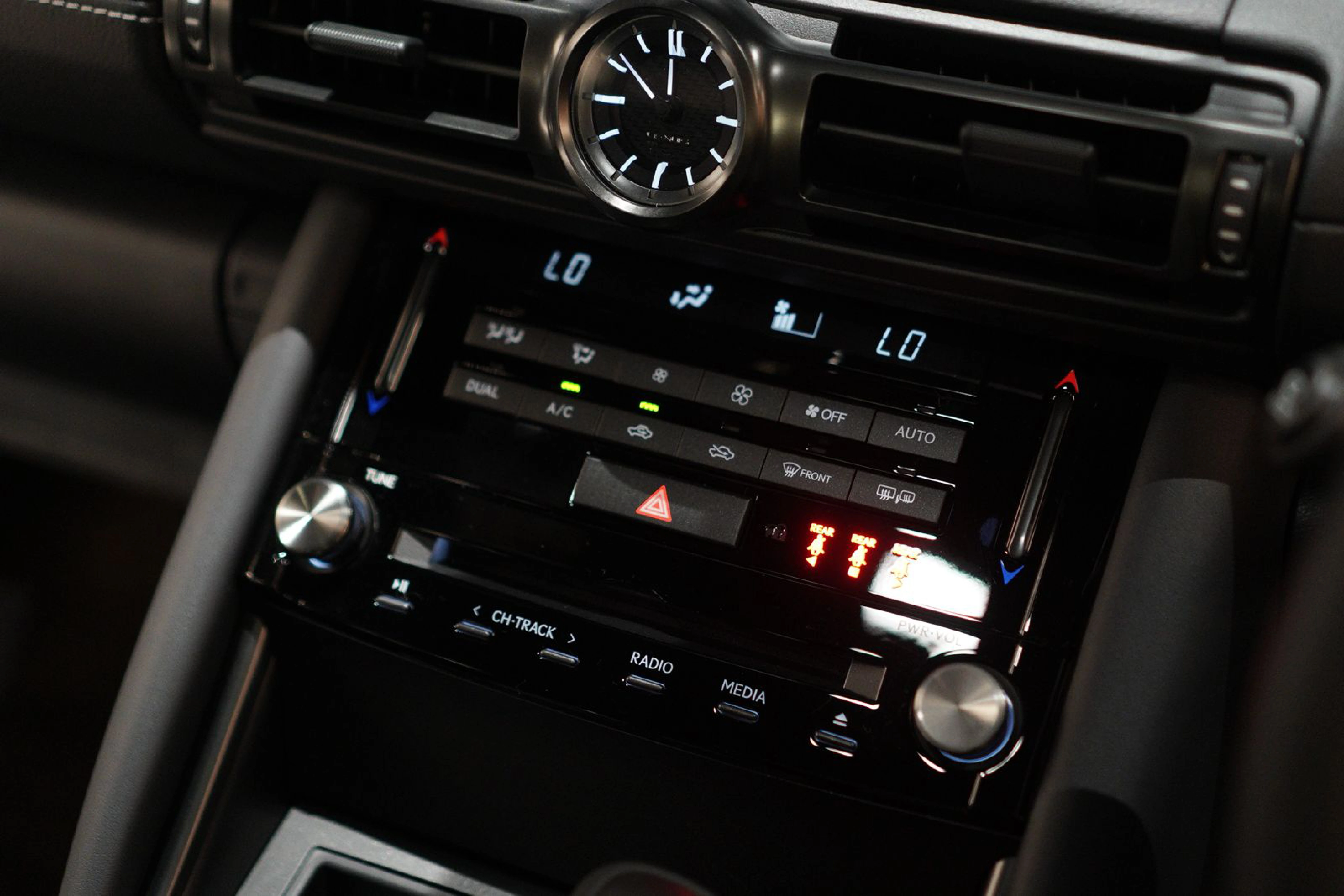 LEXUS IS 300H EXECUTIVE view 11