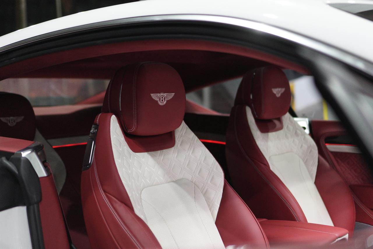 BENTLEY CONTINENTAL GT AZURE V8 view 10