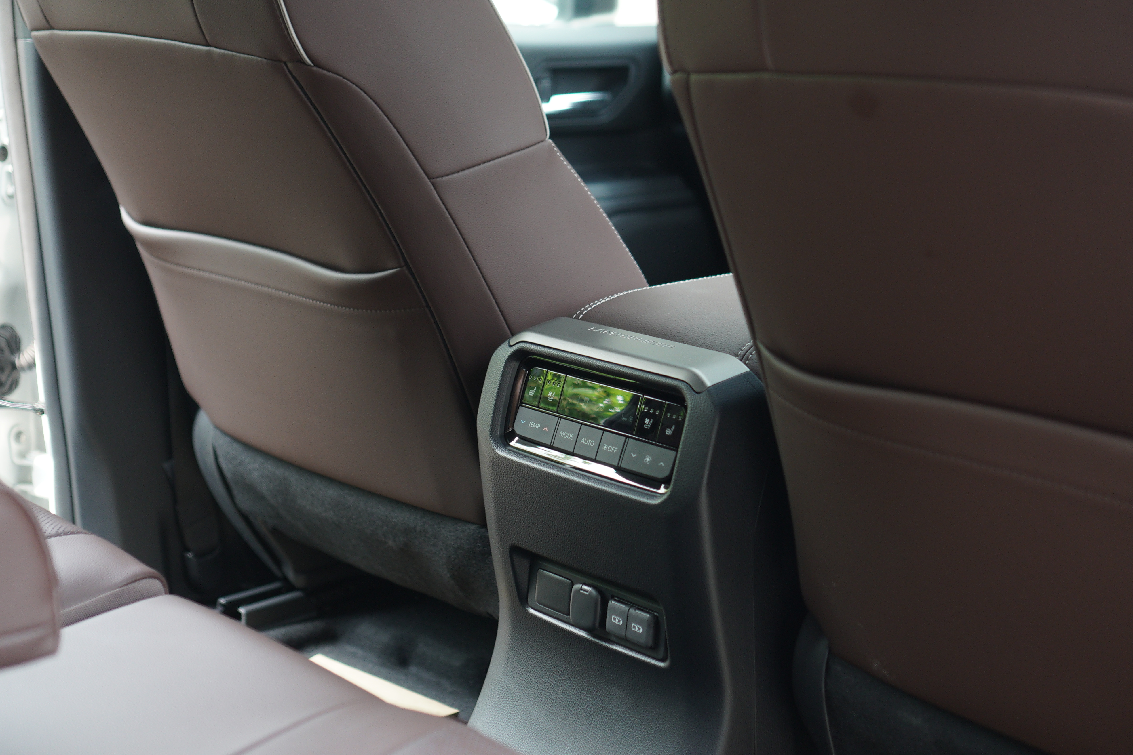 TOYOTA LAND CRUISER 250 ZX FIRST EDITION (MODELISTA) view 16