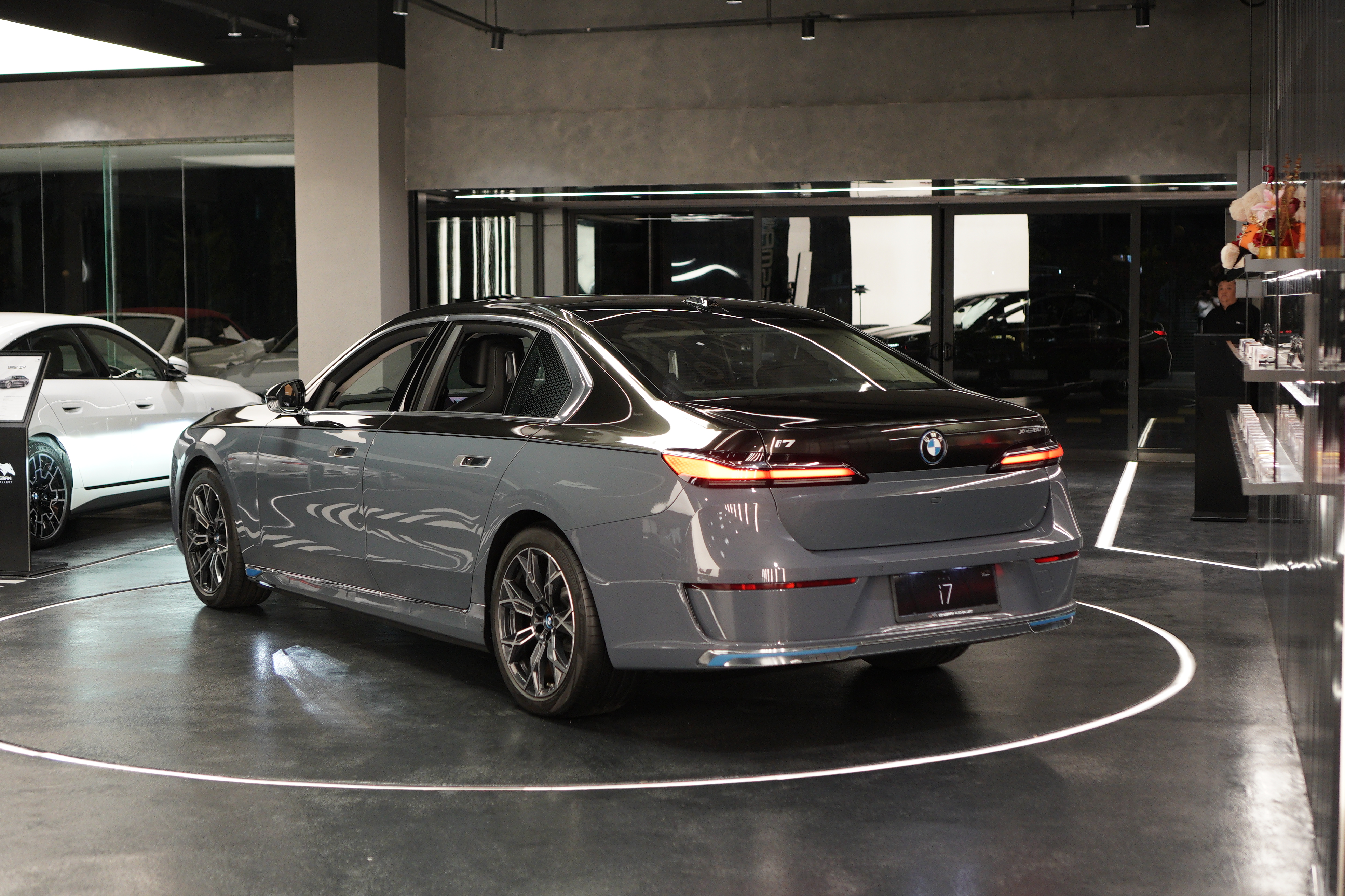 BMW i7 XDRIVE60 view 7