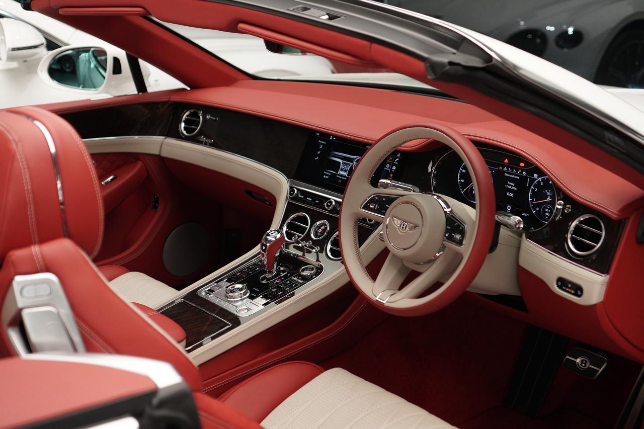 BENTLEY CONTINENTAL GT CONVERTIBLE AZURE V8 view 6