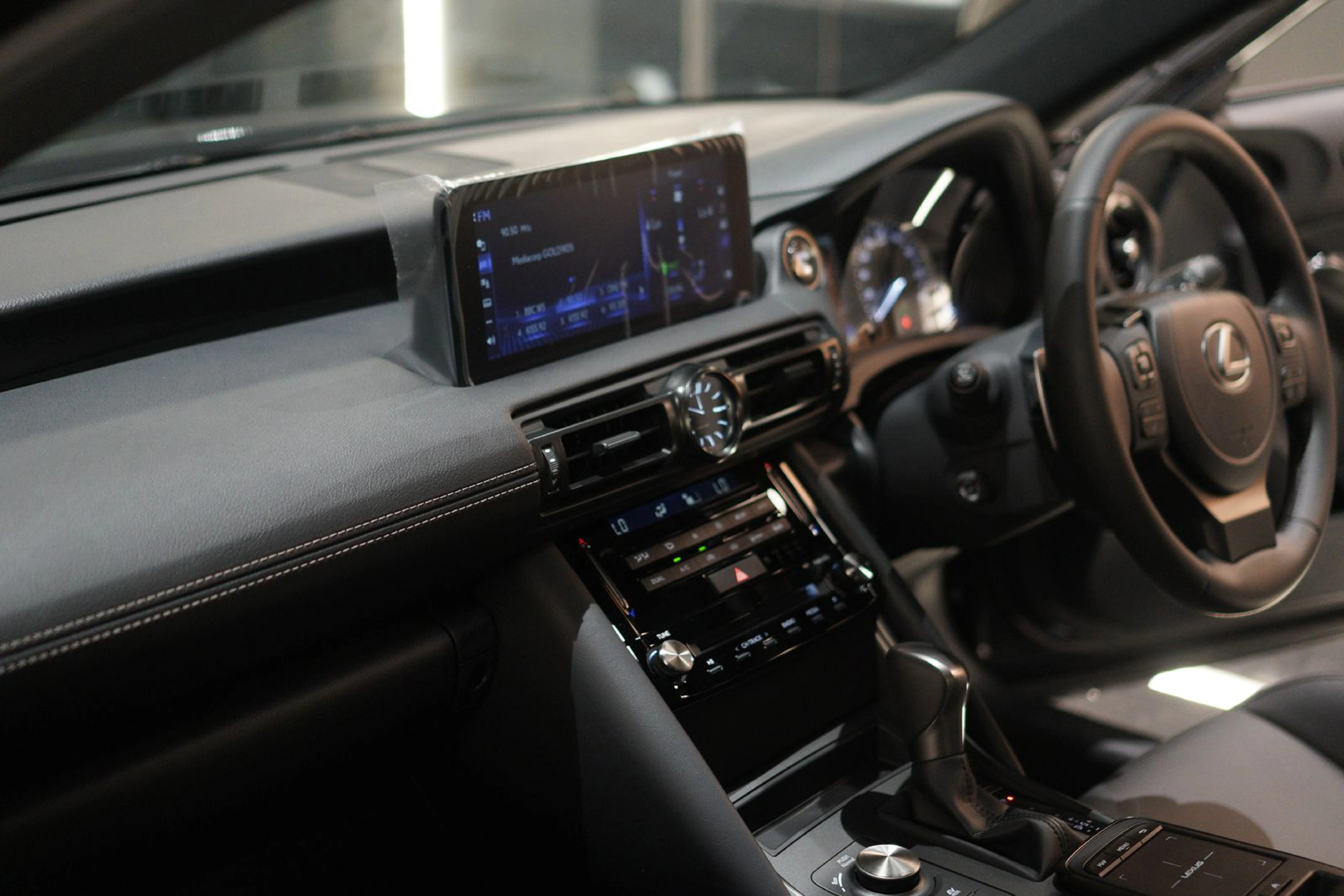 LEXUS IS 300H EXECUTIVE view 10