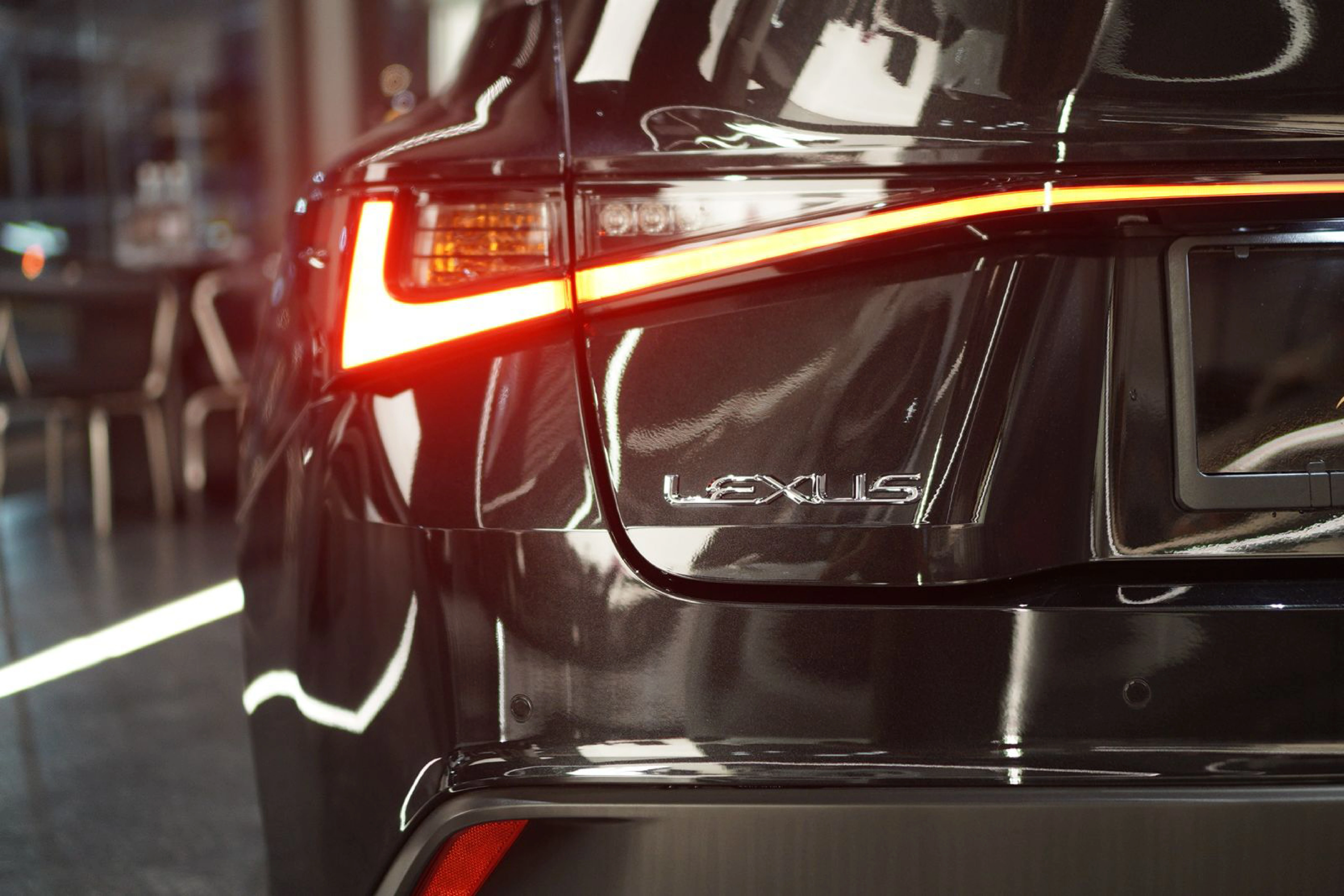 LEXUS IS 300H EXECUTIVE view 5