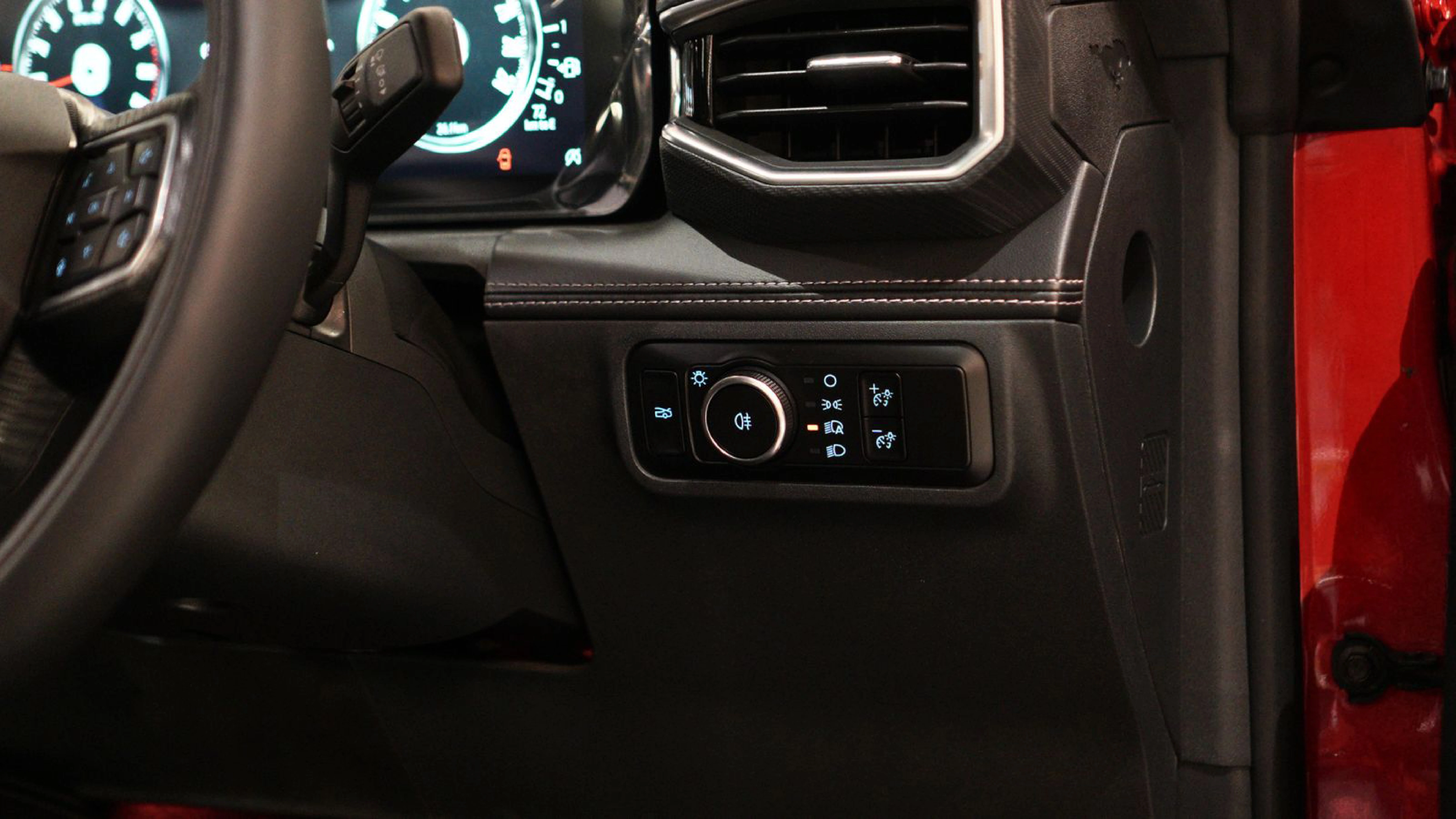 FORD MUSTANG 5.0 GT COUPE view 12