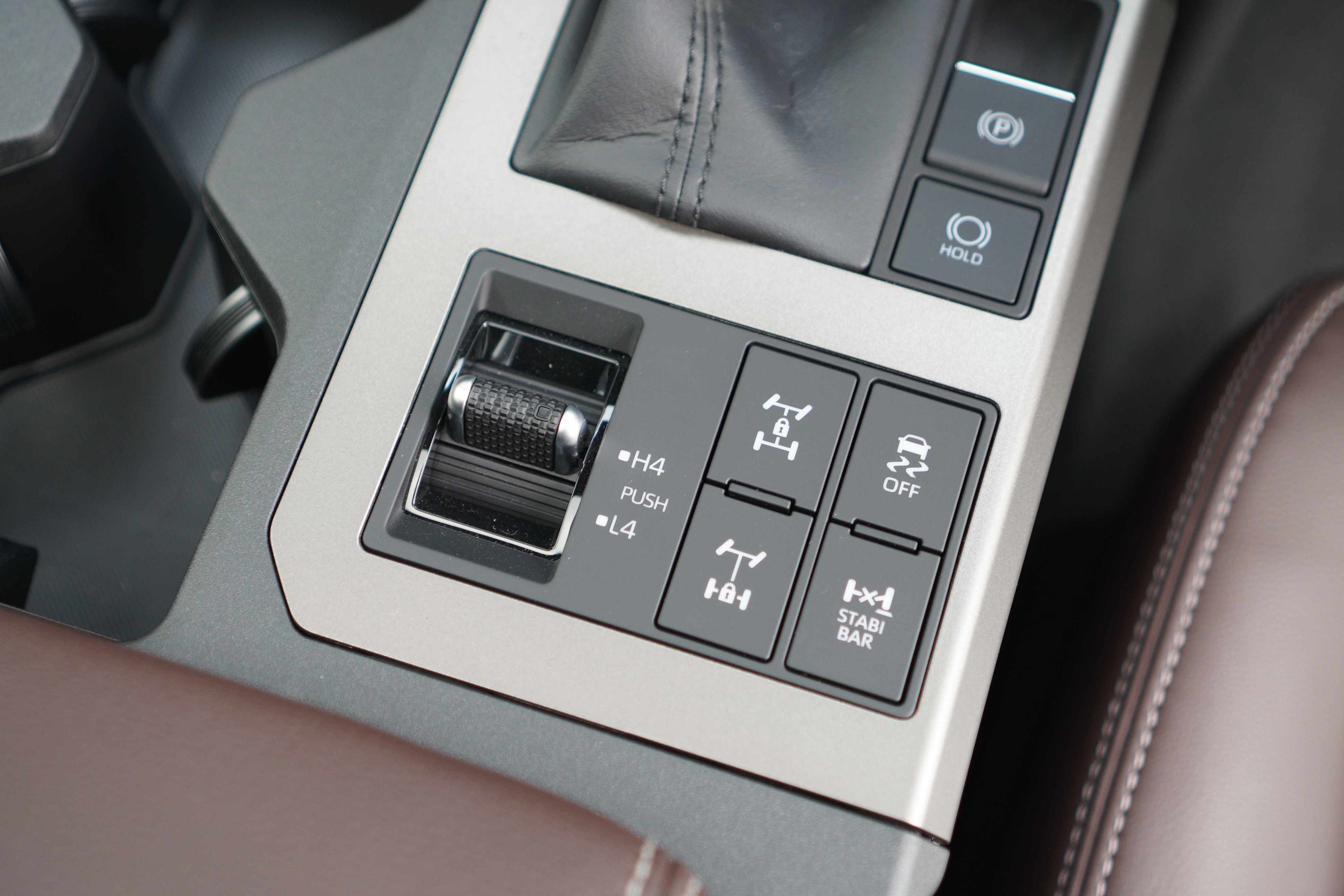 TOYOTA LAND CRUISER 250 ZX FIRST EDITION (MODELISTA) view 23