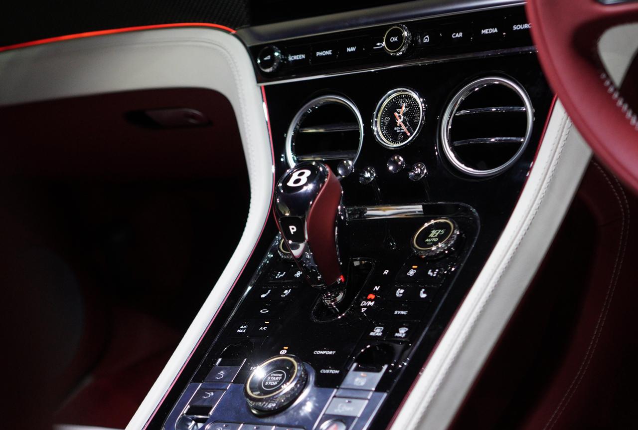 BENTLEY CONTINENTAL GT AZURE V8 view 7