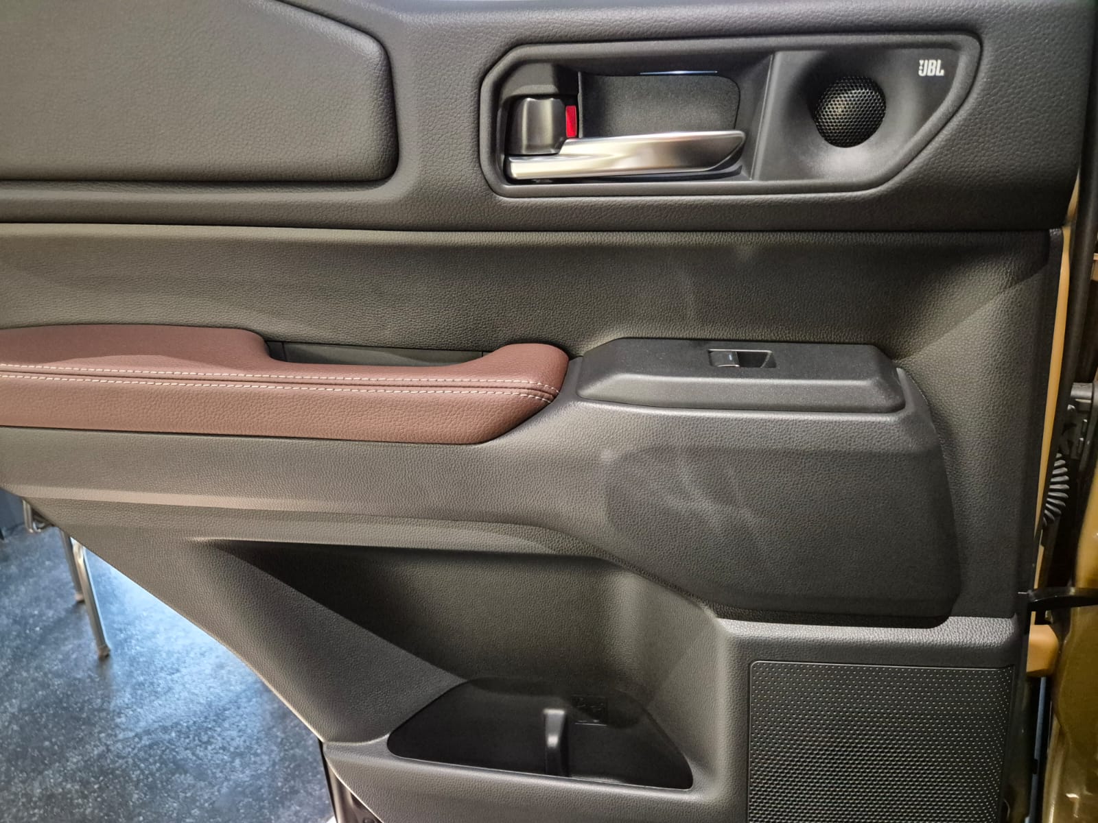 TOYOTA LAND CRUISER 250 ZX view 16