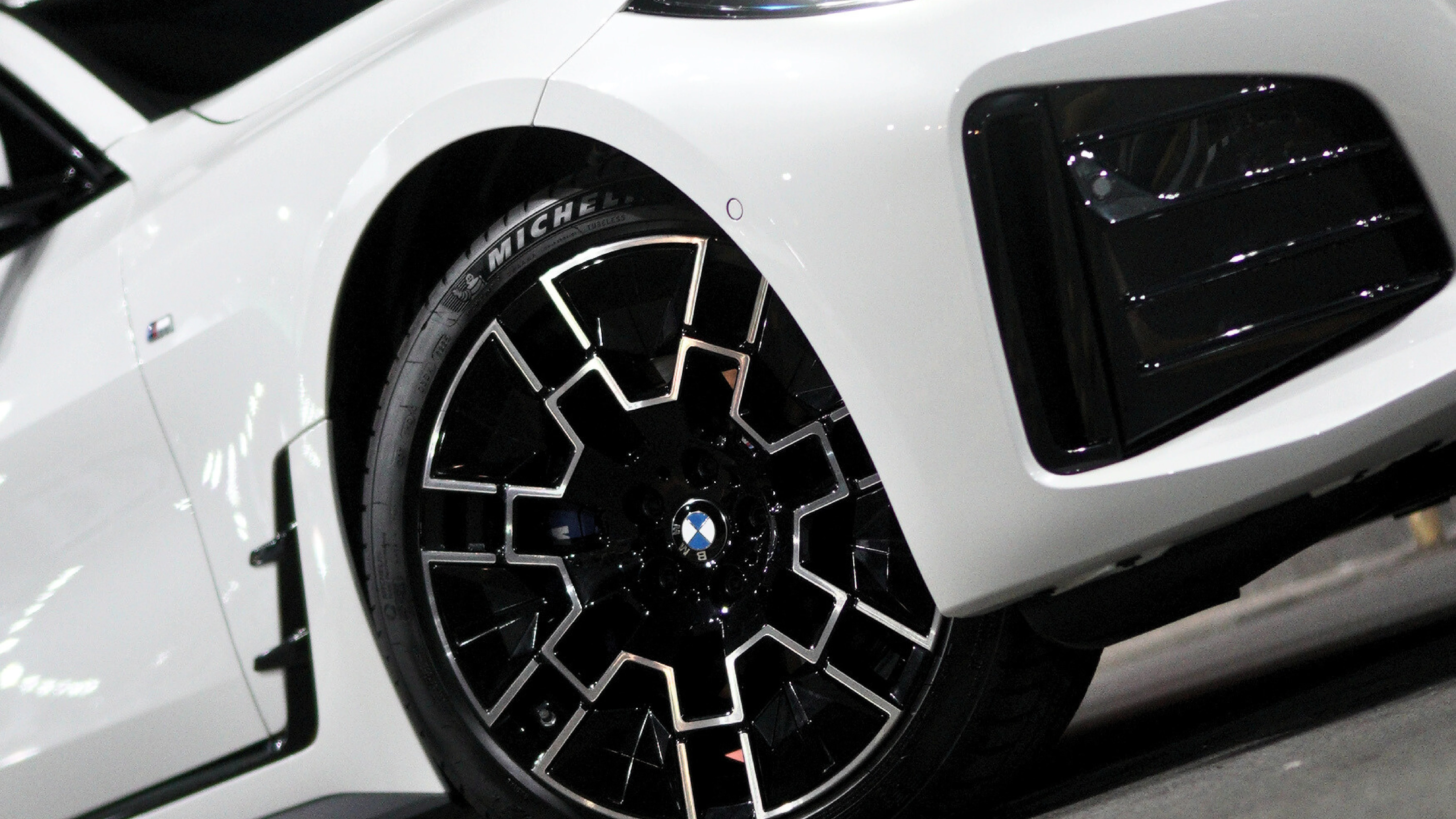 BMW i4 EDRIVE35 view 5