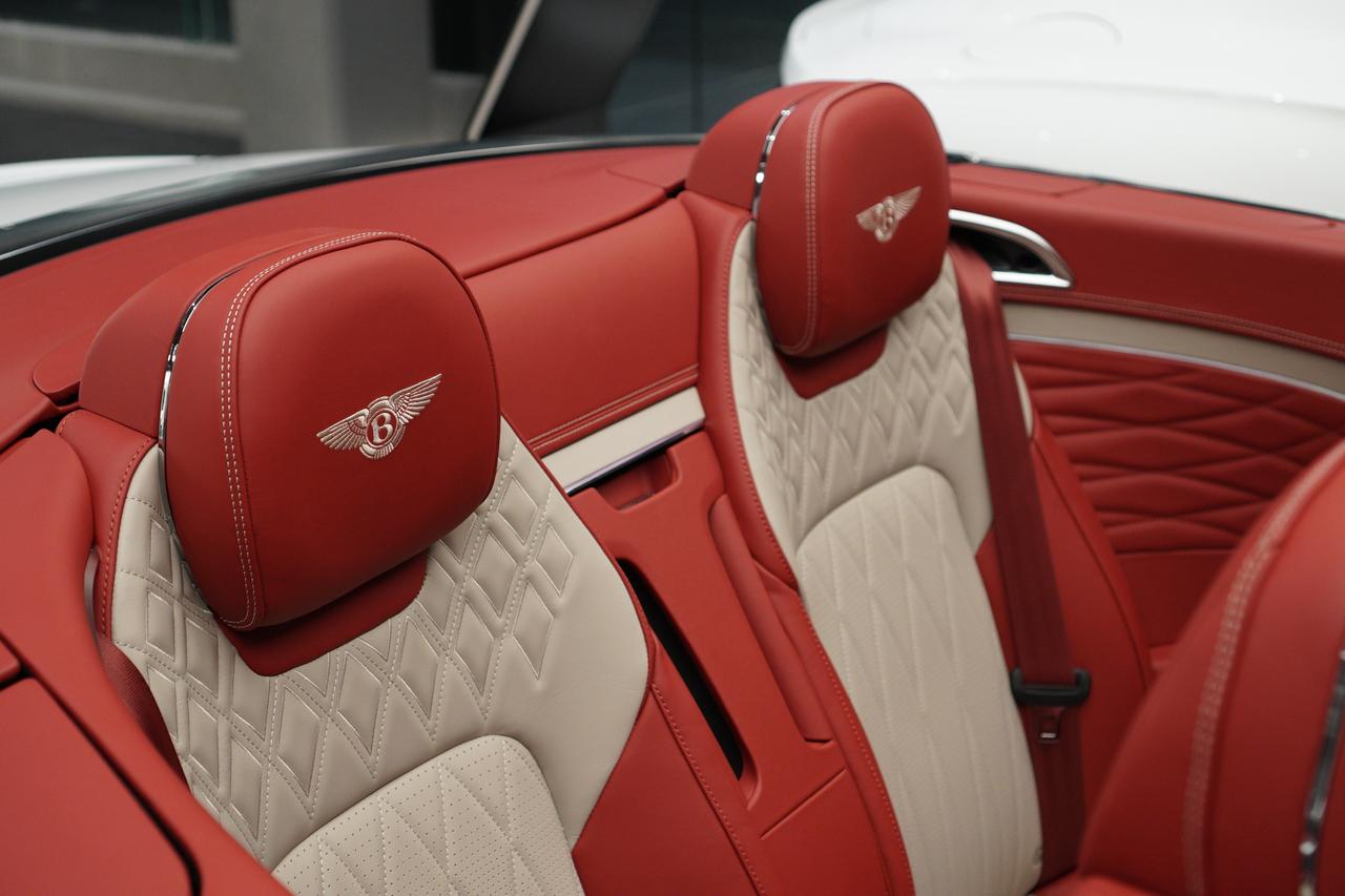 BENTLEY CONTINENTAL GT CONVERTIBLE AZURE V8 view 9