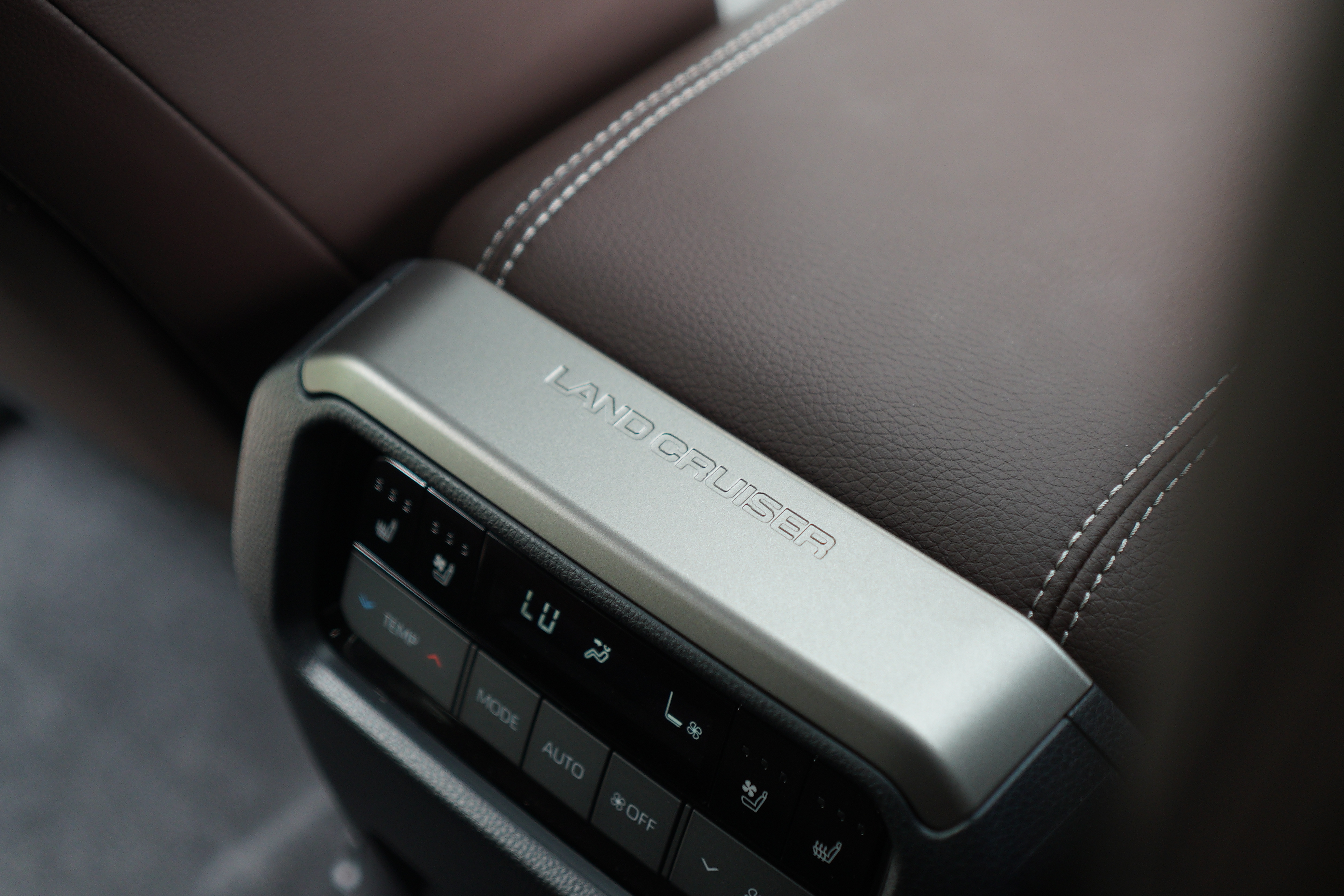 TOYOTA LAND CRUISER 250 ZX FIRST EDITION (MODELISTA) view 20