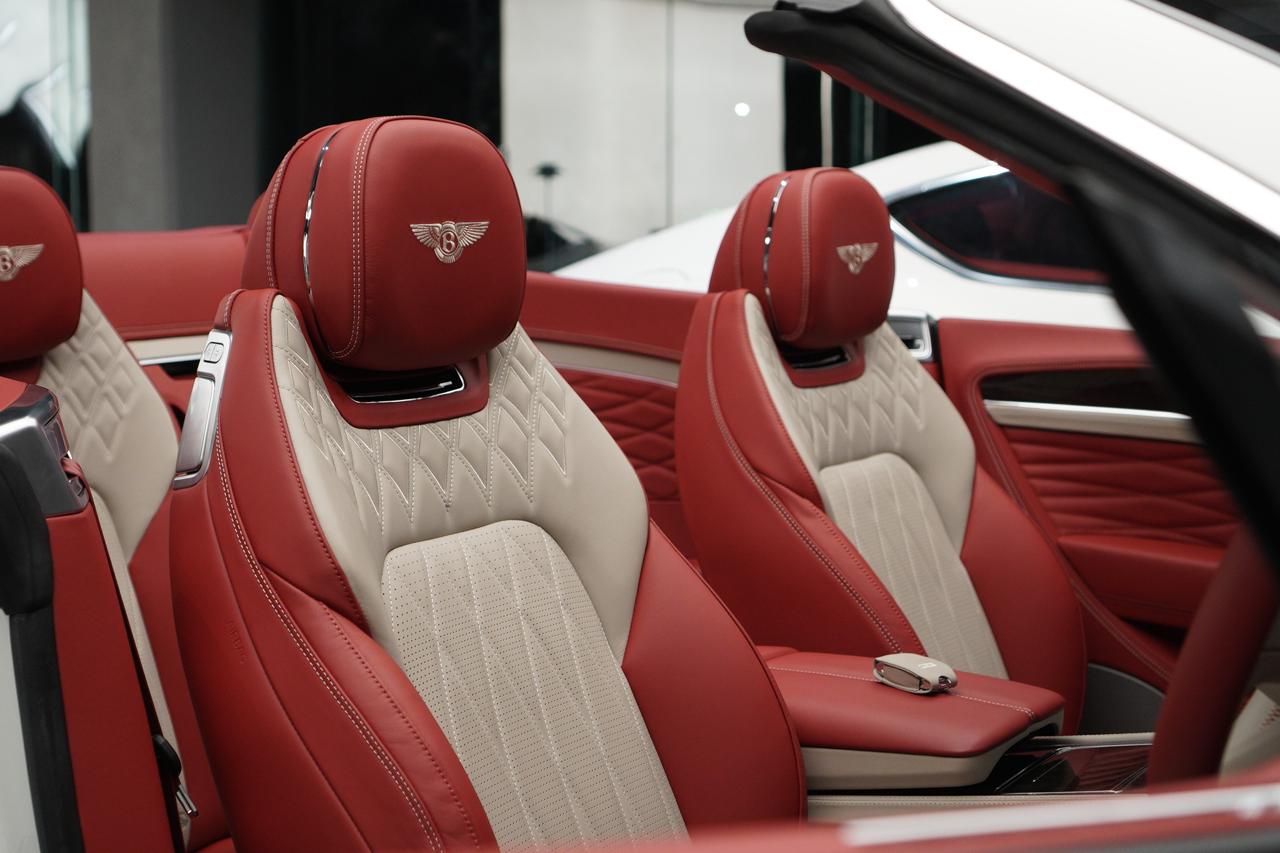 BENTLEY CONTINENTAL GT CONVERTIBLE AZURE V8 view 8