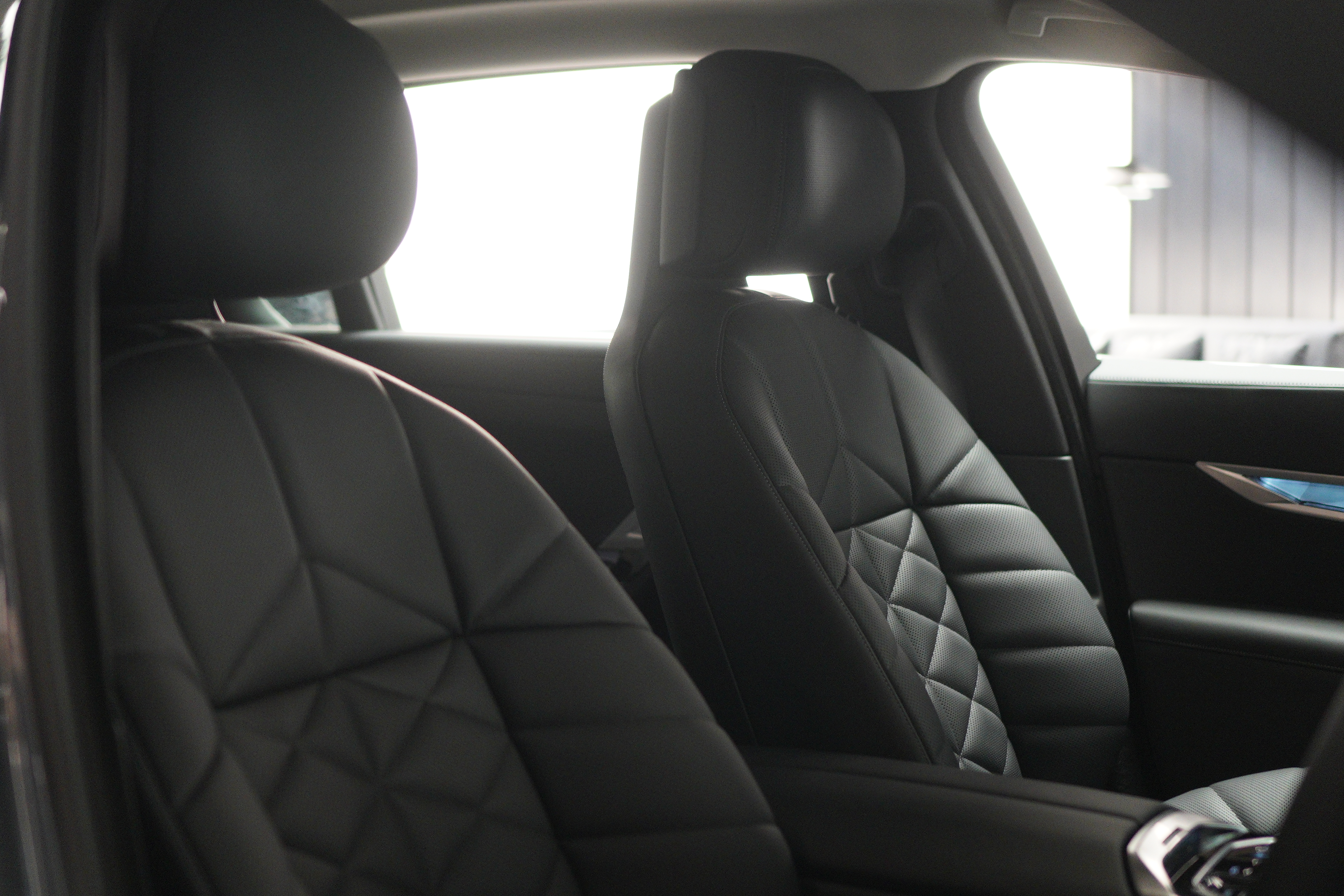 BMW i7 XDRIVE60 view 9