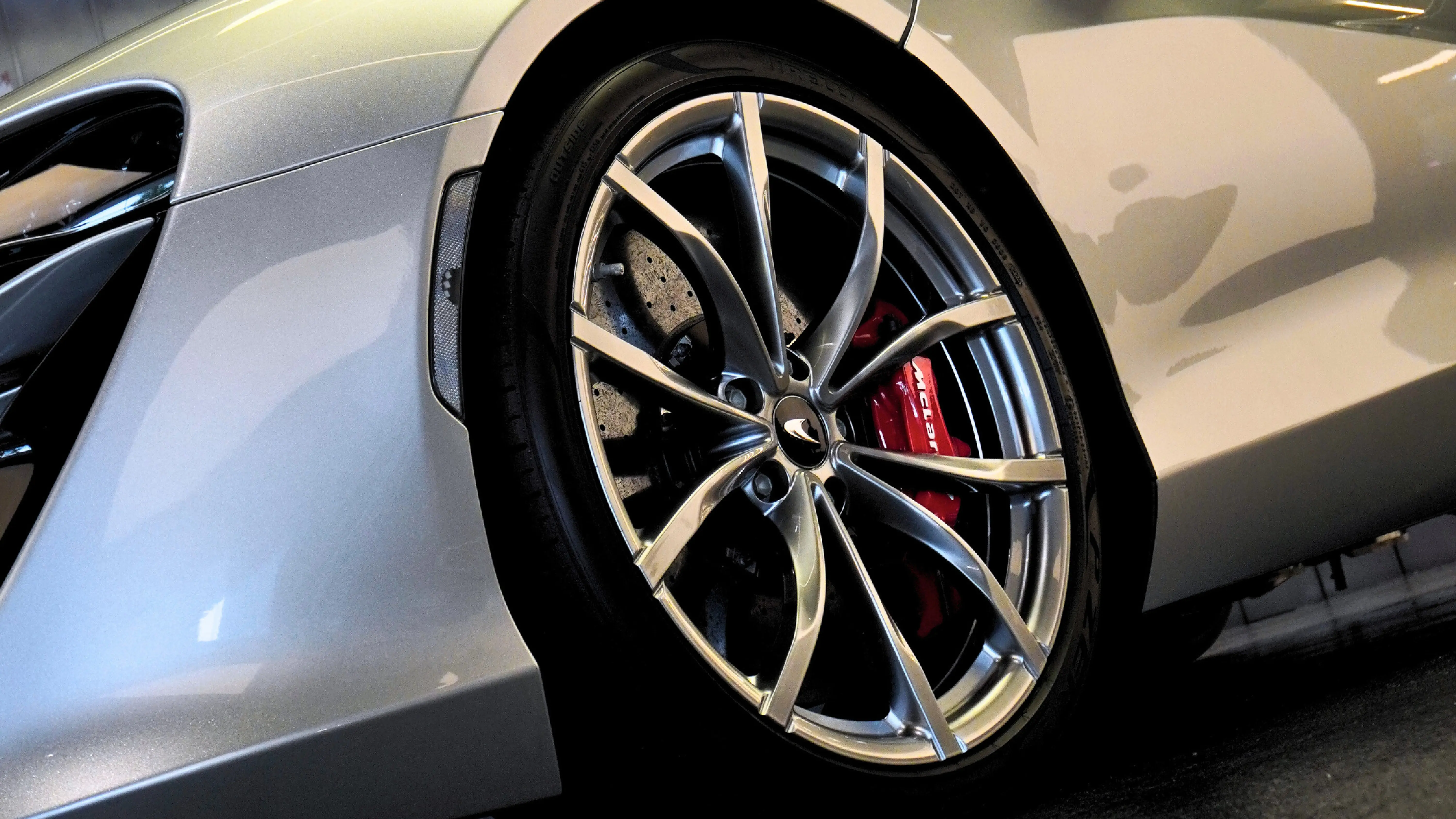 MCLAREN ARTURA view 5