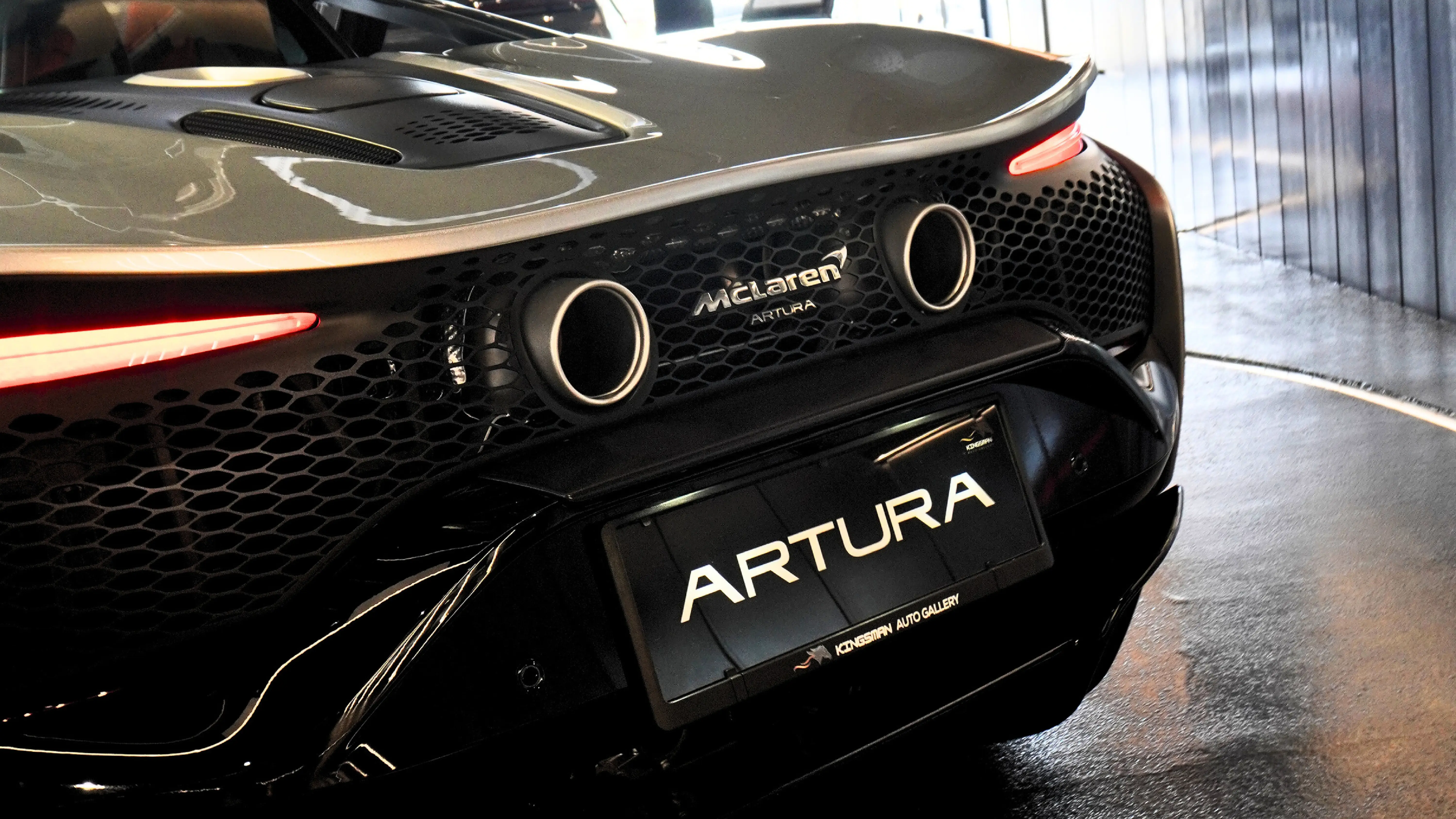 MCLAREN ARTURA view 11