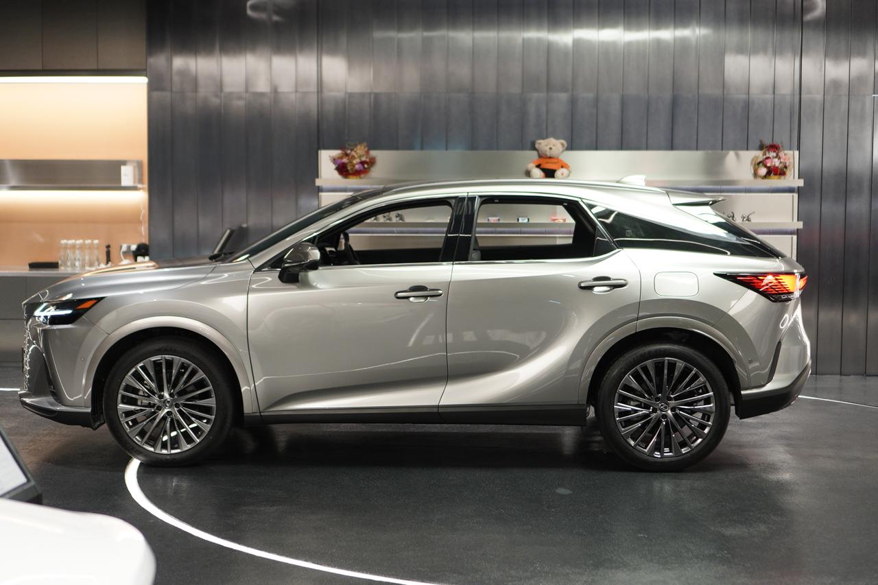 LEXUS RX350H LUXURY view 14