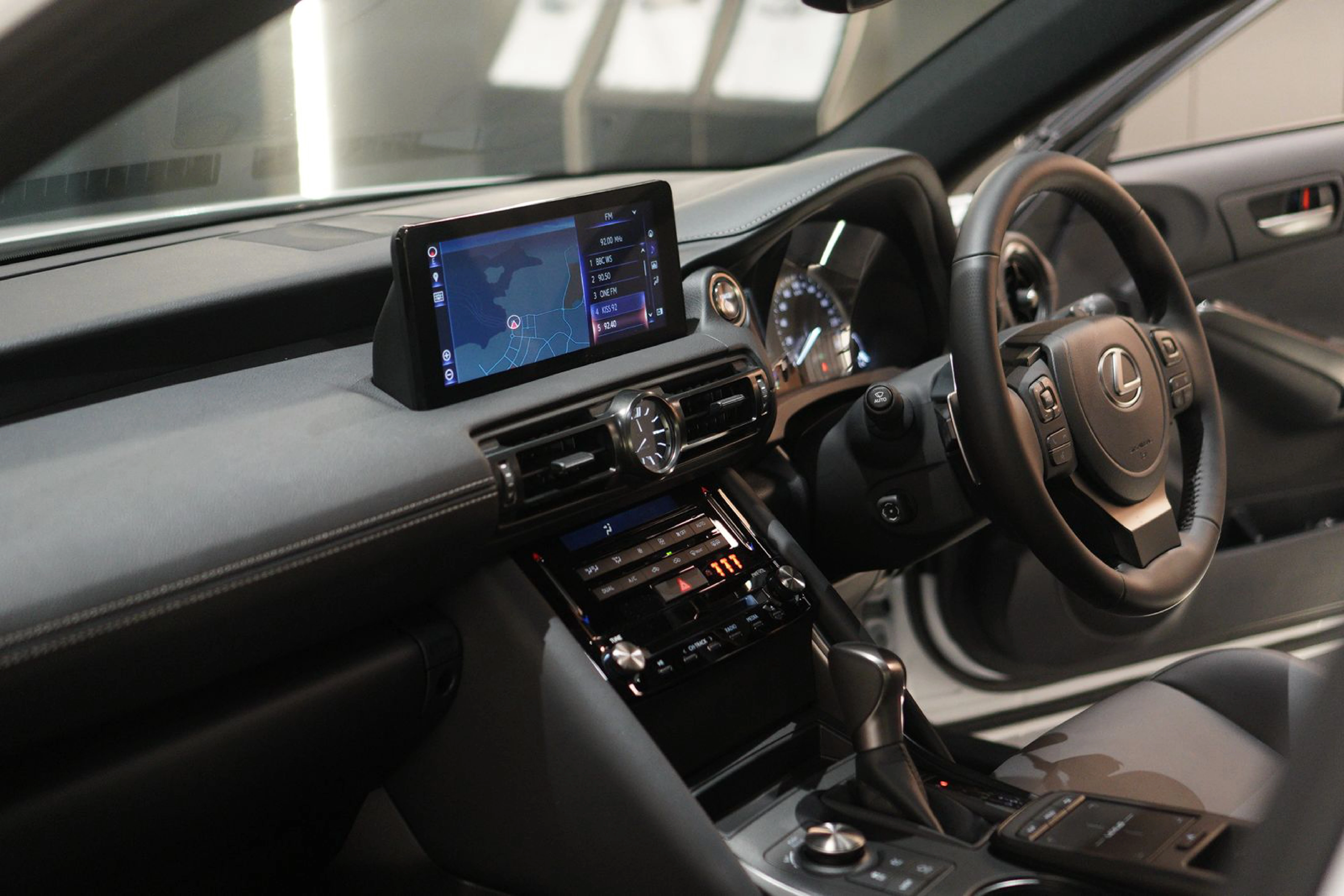 LEXUS IS 300H EXECUTIVE view 13