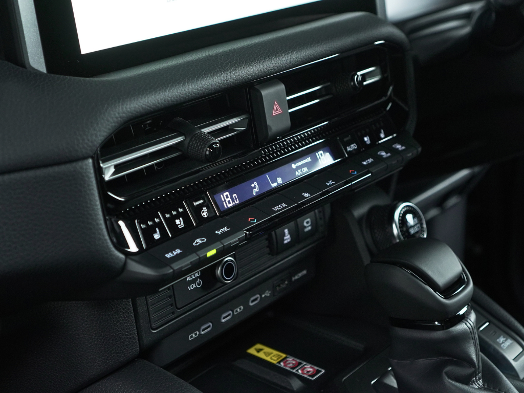 TOYOTA LAND CRUISER 250 VX view 19